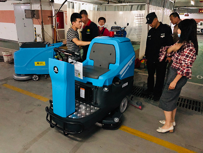  鼎潔盛世洗地機助力小區(qū)停車場，零差評57