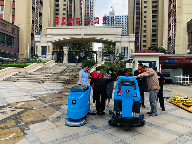  鼎潔盛世洗地機助力小區(qū)停車場，零差評57